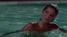 7. Горячая красавица Кристи Бринкли в бассейне – Каникулы (1983)