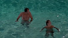 8. Горячая красавица Кристи Бринкли в бассейне – Каникулы (1983)