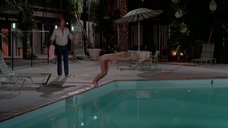 3. Беверли Д’Анджело топлесс купается в бассейне – Каникулы (1983)