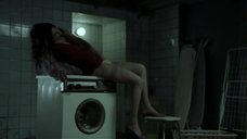 1. Элизабетта Роккетти мастурбирует на стиральной машине – Наперекосяк (2005)