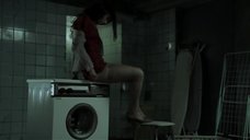 5. Элизабетта Роккетти мастурбирует на стиральной машине – Наперекосяк (2005)
