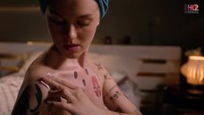 3. Тесса Арнетьо наклеивает себе татуировки – Руководство по разврату для девушек