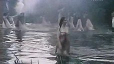 1. Анна Дымна выходит из воды – Мастер и Маргарита (1988)