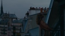 2. Раздетая Сесиль Де Франс на балконе – Наше лето