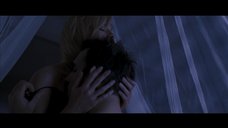 3. Постельная сцена с Кейт Наутой – Ужас на глубине 9 миль