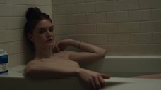 Обнаженная Эмили Тайра в ванной