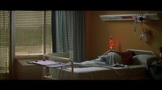 1. Леонор Уотлинг лежит в палате с оголенной грудью – Поговори с ней
