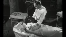 3. Доктор режет обездвиженную девушку в сознании – Ужасный доктор Орлоф