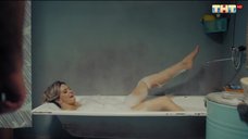 4. Карина Зверева в ванне с пеной – Полярный (Сериал)