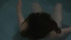 5. Кэтрин Хан в бассейне – Очевидное