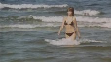 3. Мокрая Элите Сагатаускайте в купальнике – Двойной капкан (1985)