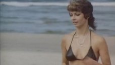 4. Мокрая Элите Сагатаускайте в купальнике – Двойной капкан (1985)