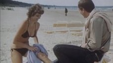 6. Мокрая Элите Сагатаускайте в купальнике – Двойной капкан (1985)