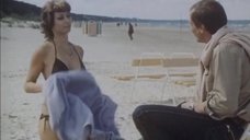 7. Мокрая Элите Сагатаускайте в купальнике – Двойной капкан (1985)