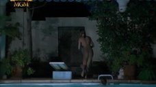 9. Эротическая сцена с Джоан Северанс в бассейне – Преступная страсть (1994)