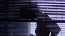 4. Секс сцена с Джоан Северанс и Сюзанн Тёрнер – В объятьях зла