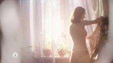 4. Елена Лотова в белье у окна – Горячая точка (2019)
