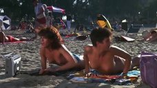 2. Испуганные девушки засветили грудь ня пляже – Полицейская академия 2: Их первое задание