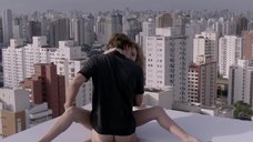 Алин Джонс занимается сексом на крыше