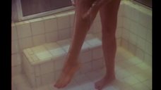 2. Кристи Конэуэй принимает душ – Байки из склепа