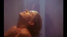 3. Кристи Конэуэй принимает душ – Байки из склепа