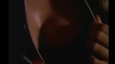 4. Шерри Роуз проветривает грудь – Байки из склепа