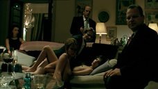 8. Групповая секс сцена с Данай Скиади и Катериной Цавалу – Хардкор (2004)