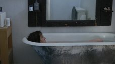 1. Кэтрин Хан принимает ванну – Я люблю Дика