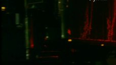 54. Грудастые Сандра Тейлор и Патриция Стэйплс танцуют топлес – Женщины ночи (США)