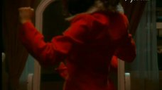 63. Грудастые Сандра Тейлор и Патриция Стэйплс танцуют топлес – Женщины ночи (США)