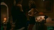 85. Грудастые Сандра Тейлор и Патриция Стэйплс танцуют топлес – Женщины ночи (США)