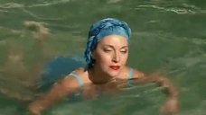 2. Татьяна Лютаева плавает в бассейне – Псевдоним «Албанец»