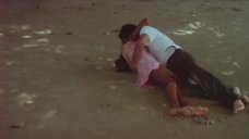 1. Секс с Зеуди Араей на пляже – Тело (1974)