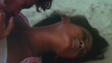 7. Секс с Зеуди Араей на пляже – Тело (1974)