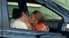 Зоя Бербер целуется с Колей