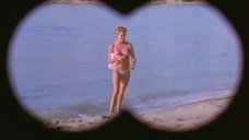 3. Катрин Мэри Стюарт в купальнике на пляже – Голливудские жёны