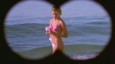 4. Катрин Мэри Стюарт в купальнике на пляже – Голливудские жёны
