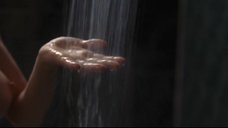 1. Алессандра Негрини принимает душ – Серебряная бездна