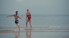 2. Джесси Пинник и Malic White на пляже – Принцесса Сид