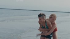 4. Джесси Пинник и Malic White на пляже – Принцесса Сид