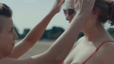 7. Джесси Пинник и Malic White на пляже – Принцесса Сид