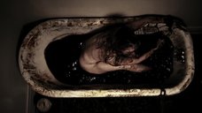 4. Прикованная обнаженная Кэролин Уильямс в ванне – Ханука