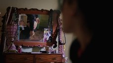 1. Кейт Уинслет рассматриват попку в зеркале – Вечное сияние чистого разума