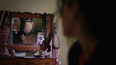 2. Кейт Уинслет рассматриват попку в зеркале – Вечное сияние чистого разума