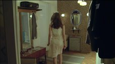 2. Анна Чиповская в ночной рубашке – Оттепель