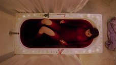 Тереза Уайман в кровавой ванне
