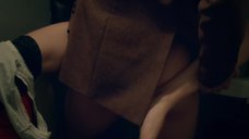 1. Секс со Стэйси Мартин в туалете поезда – Нимфоманка: Часть 1