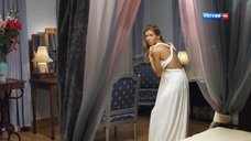 5. Наталья Бардо примеряет белое платье – Вероника. Беглянка