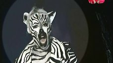 21. Ксения Собчак в образе зебры 
