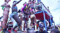 1. Рианна на карнавале в Барбадосе 